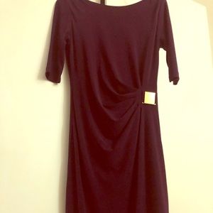 Tahari Knee length dress of 5.7’ female.